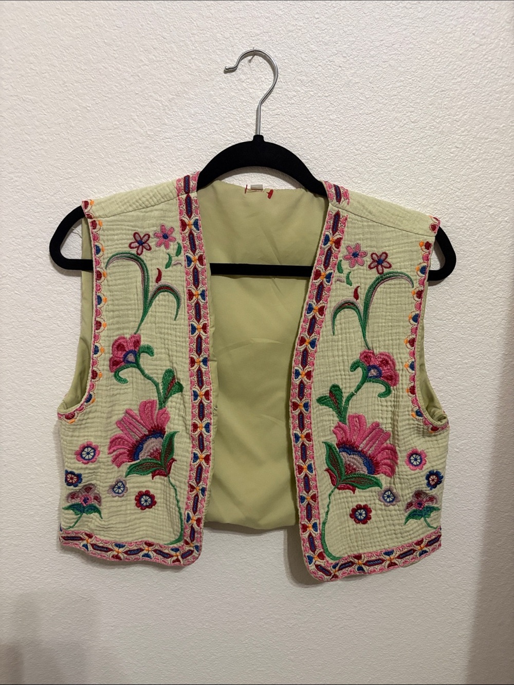 Embroidered Floral Sleeveless Vest - Pale Green